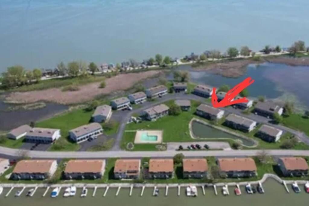 Sunnie Days Condo In Oak Harbor On Lake Erie! Sand Beach Bagian luar foto