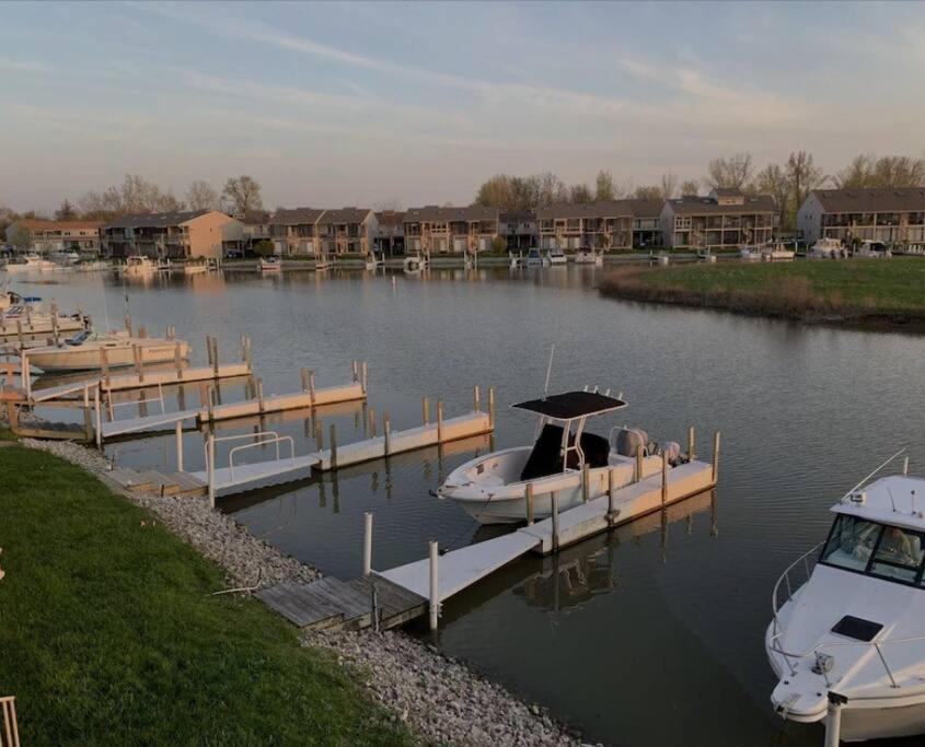 Sunnie Days Condo In Oak Harbor On Lake Erie! Sand Beach Bagian luar foto